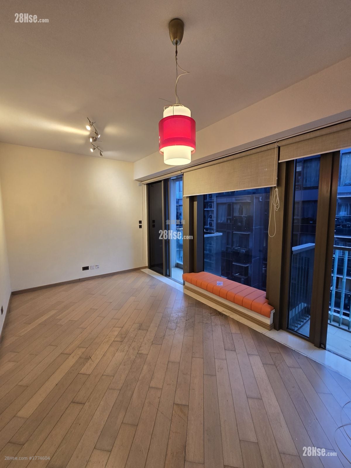 奥城西岸 售盘 4 房 , 3 浴室 716 平方尺