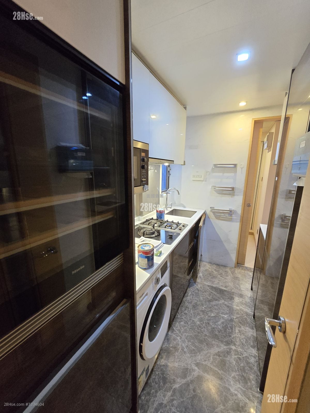 奥城西岸 售盘 4 房 , 3 浴室 716 平方尺