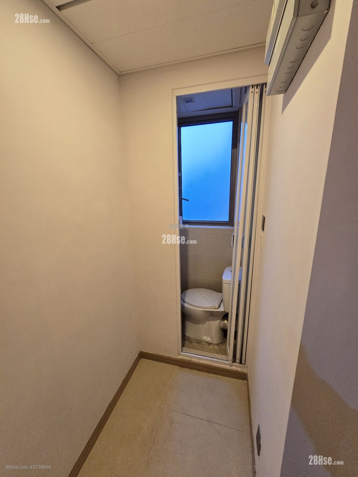 奥城西岸 售盘 4 房 , 3 浴室 716 平方尺