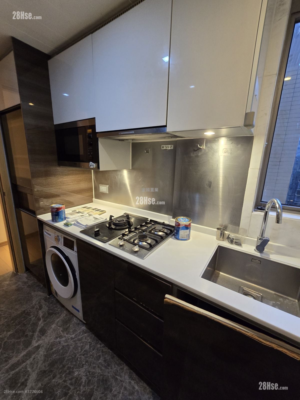 奥城西岸 售盘 4 房 , 3 浴室 716 平方尺