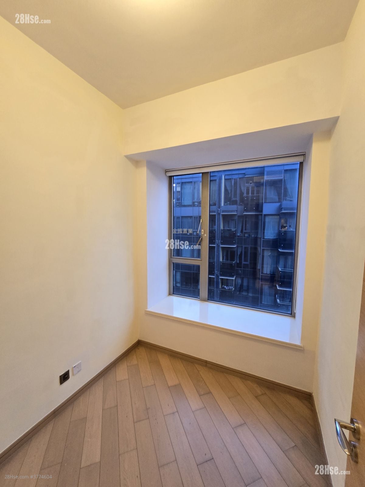 奥城西岸 售盘 4 房 , 3 浴室 716 平方尺