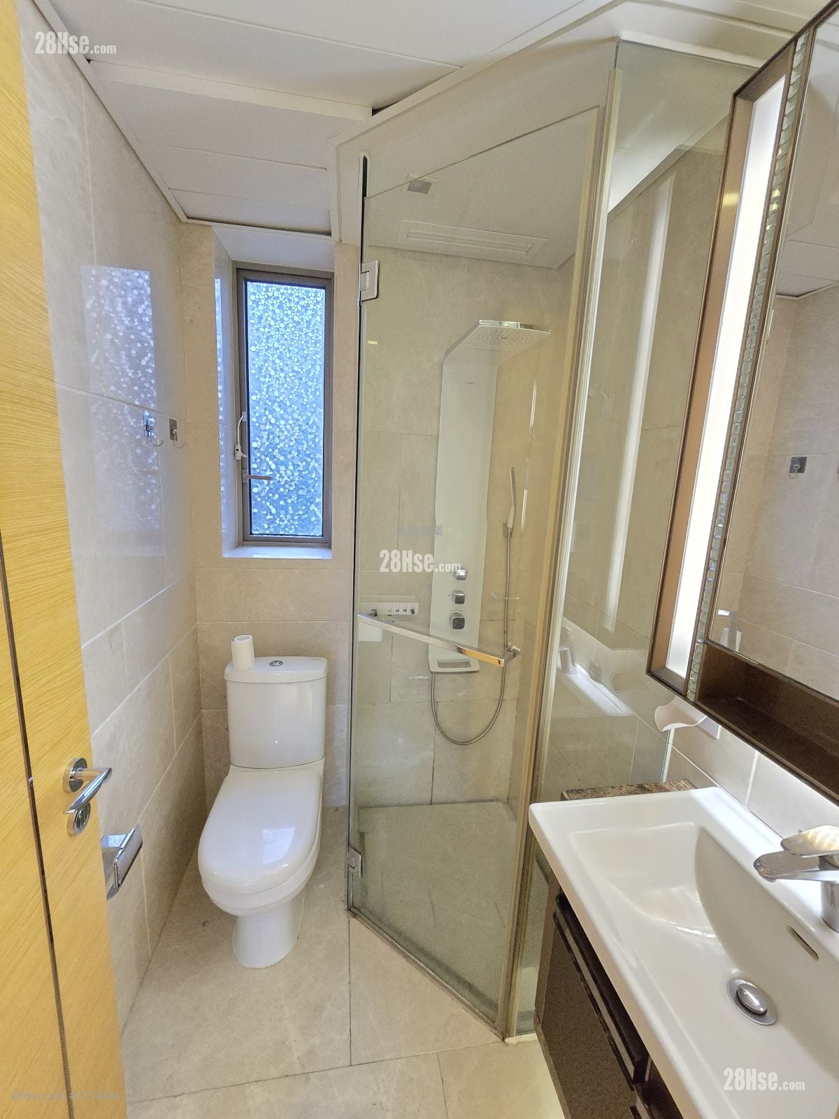 奥城西岸 售盘 4 房 , 3 浴室 716 平方尺