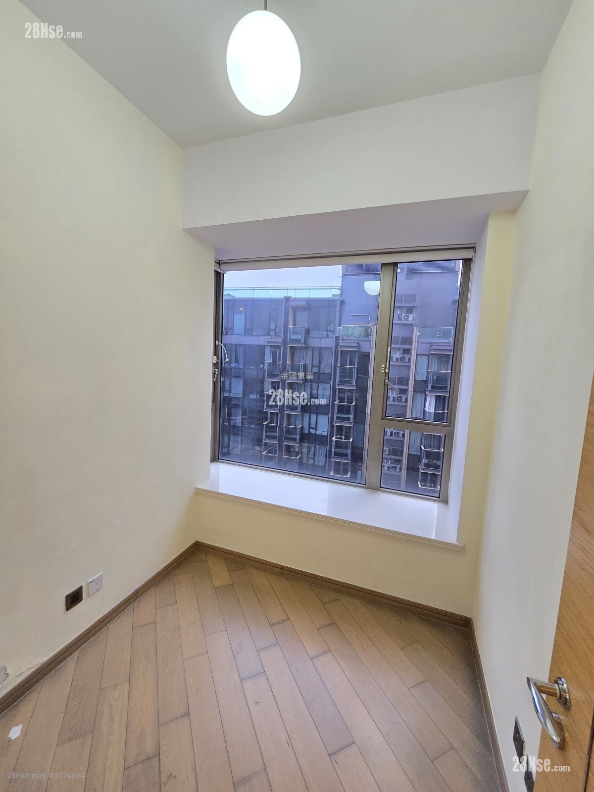 奥城西岸 售盘 4 房 , 3 浴室 716 平方尺