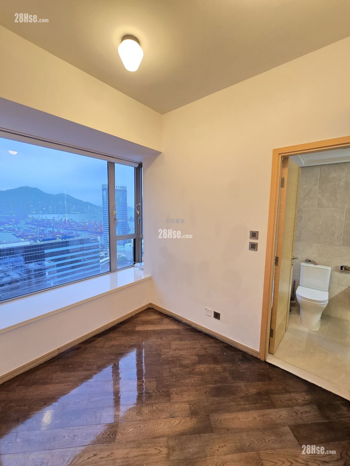 奥城西岸 售盘 4 房 , 3 浴室 716 平方尺