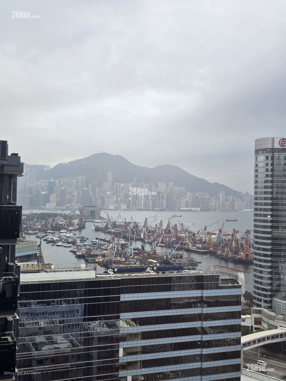 奥城西岸 售盘 4 房 , 3 浴室 716 平方尺