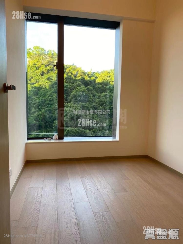 Island Garden Sell 4 Bedrooms , 3 Bathrooms 1,188 ft²