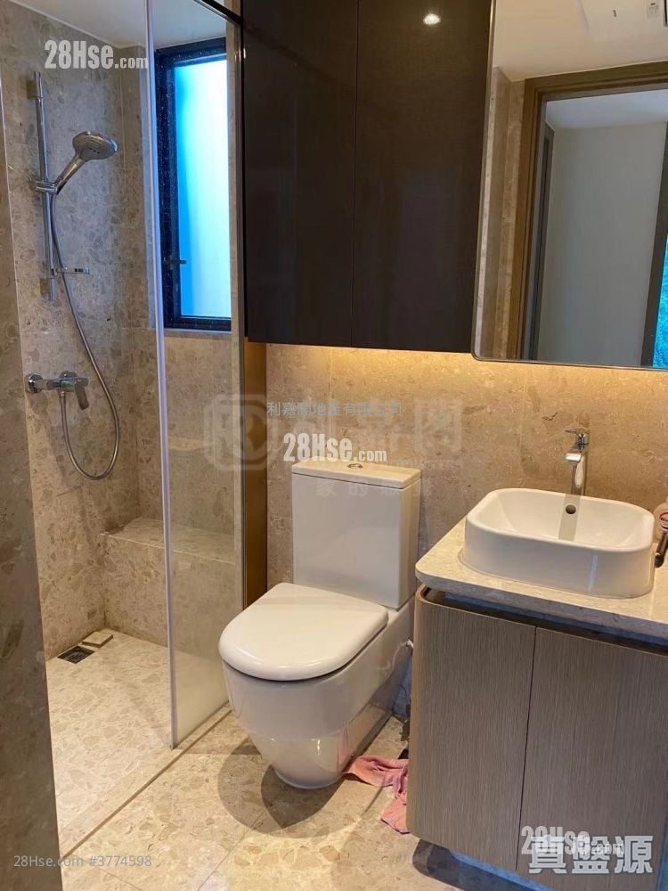 Island Garden Sell 4 Bedrooms , 3 Bathrooms 1,188 ft²