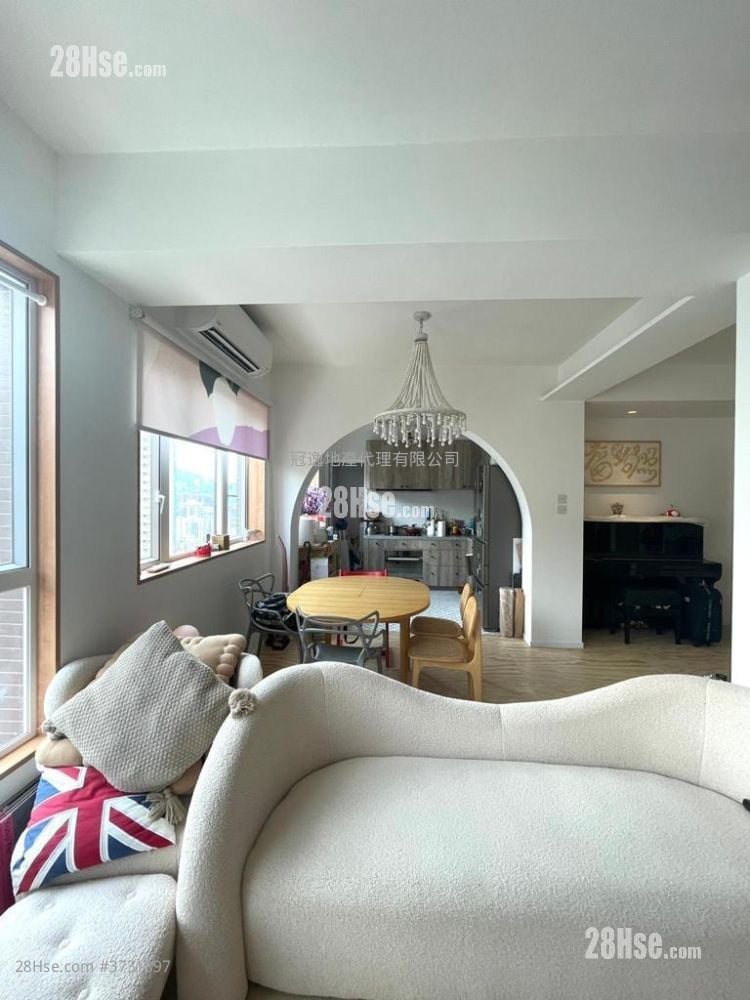 Coral Court Sell 2 Bedrooms , 2 Bathrooms 877 ft²