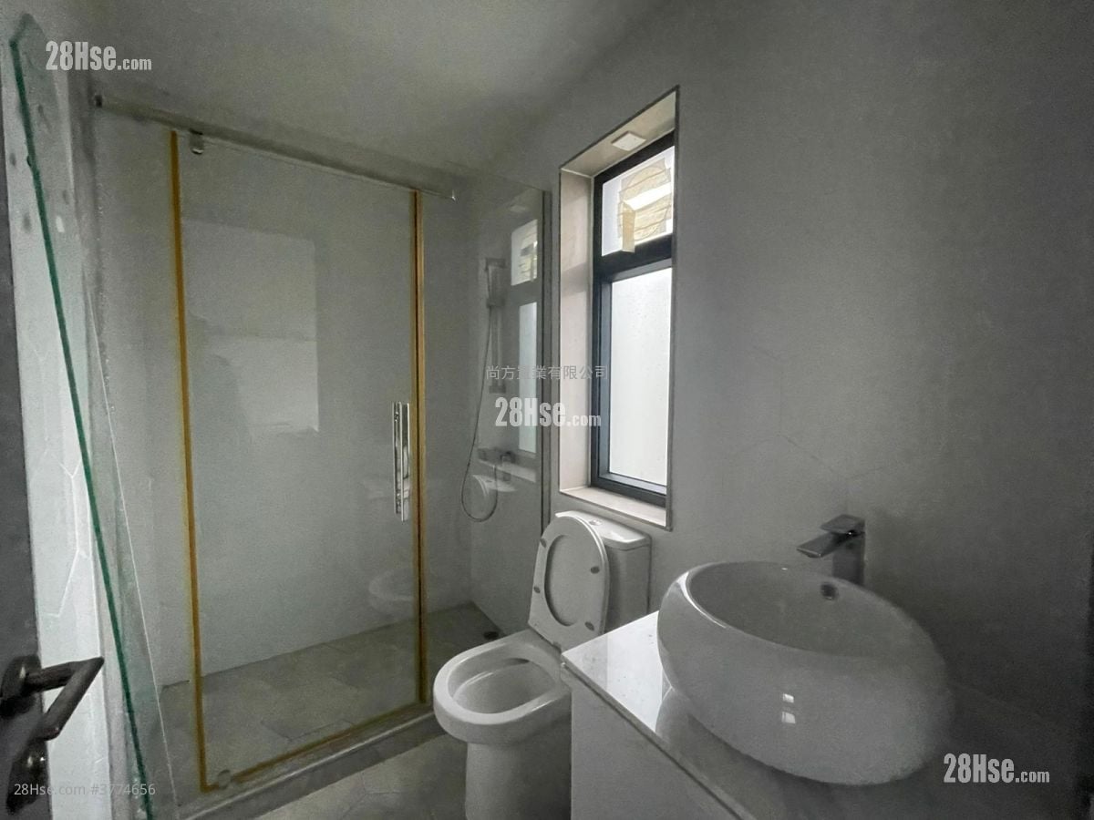 村屋 售盘 3 房 , 2 浴室 700 平方尺