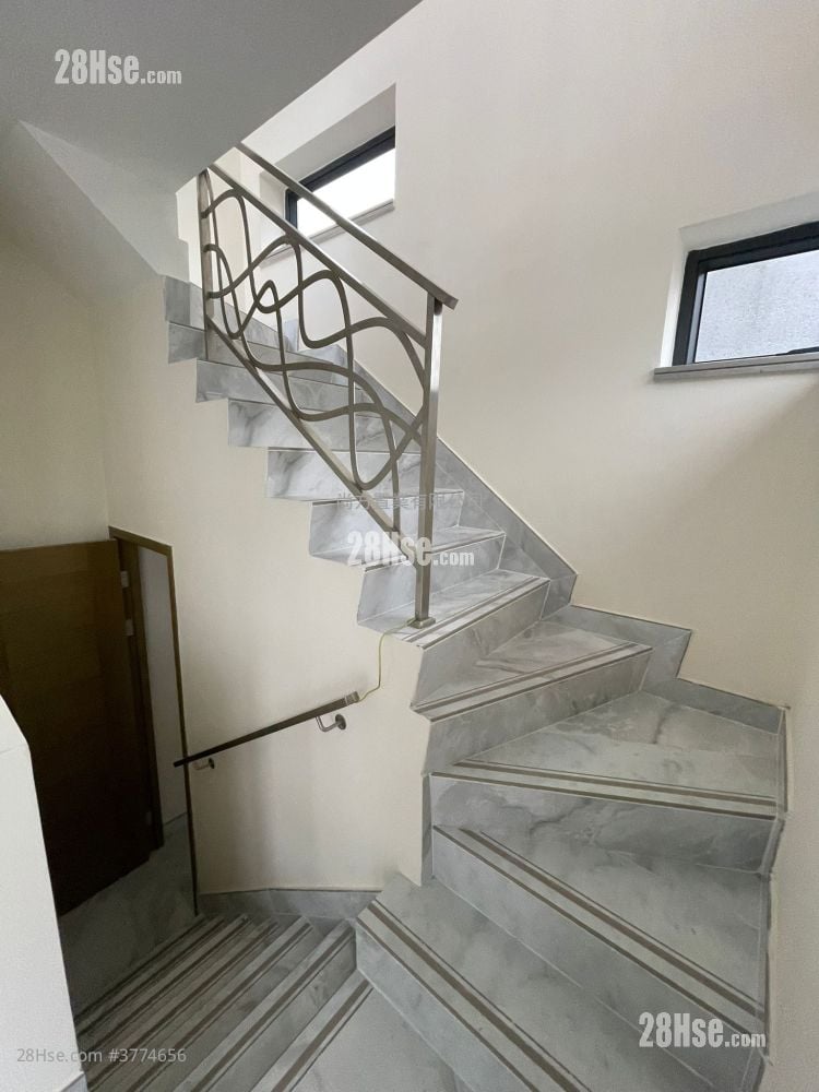 村屋 售盘 3 房 , 2 浴室 700 平方尺