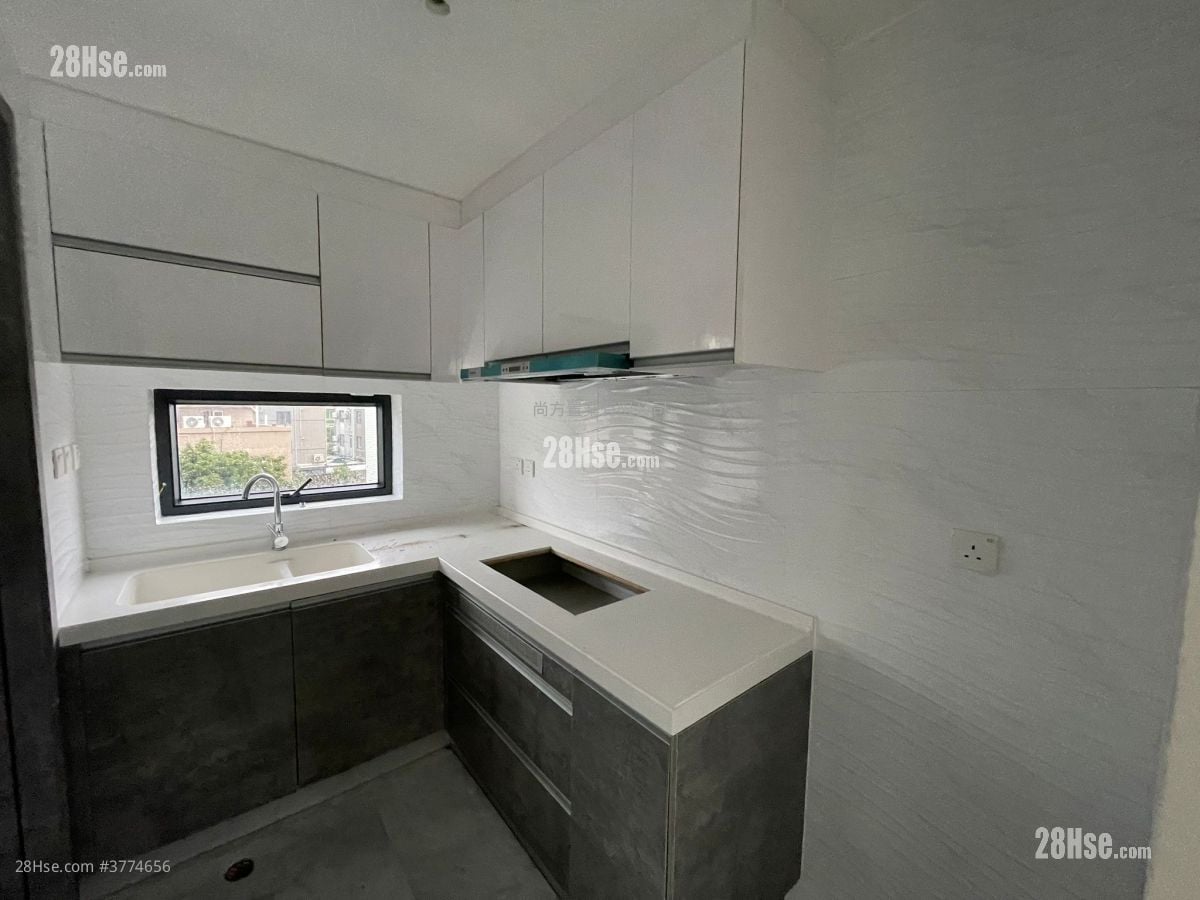 村屋 售盘 3 房 , 2 浴室 700 平方尺