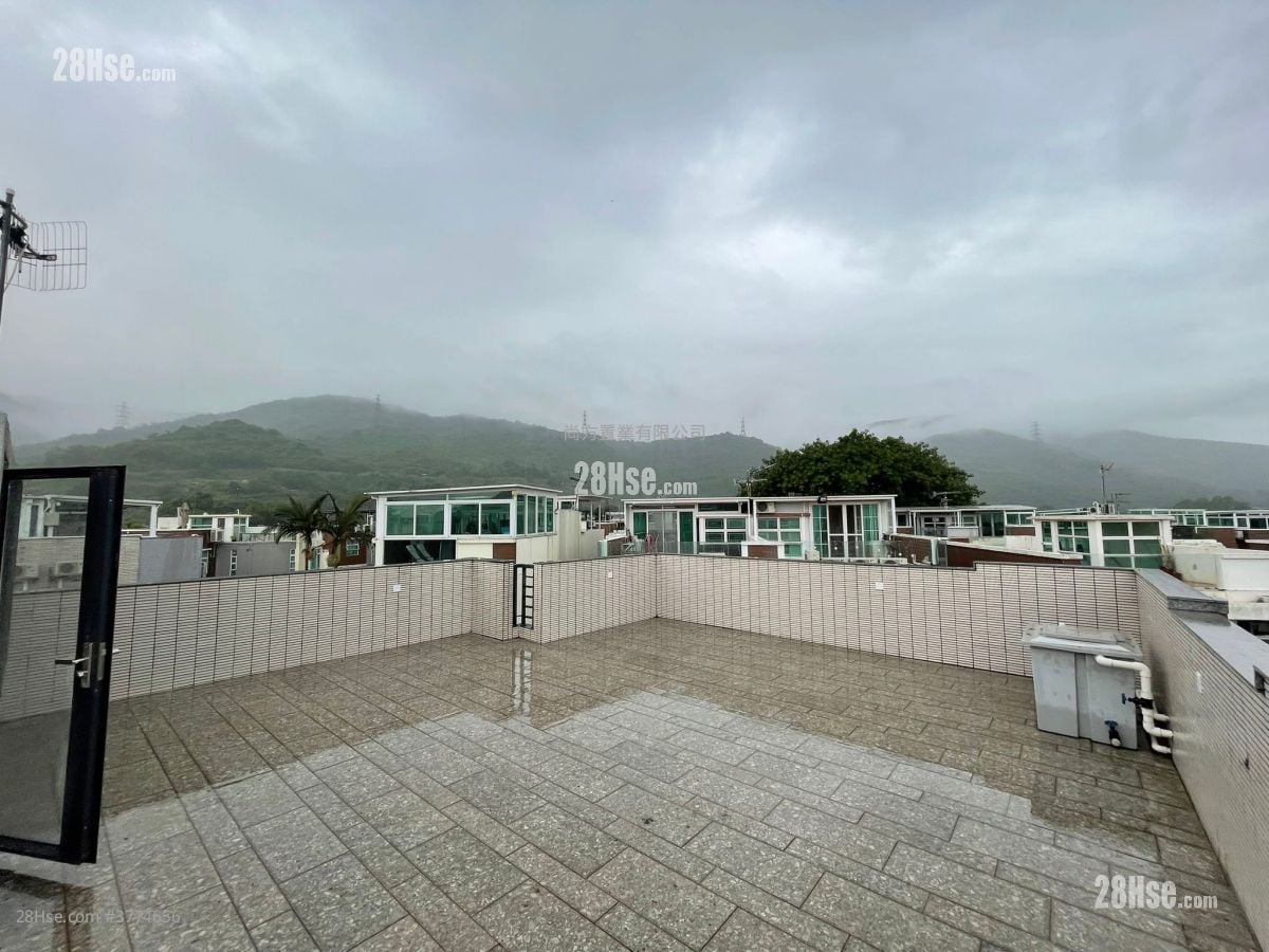 村屋 售盘 3 房 , 2 浴室 700 平方尺