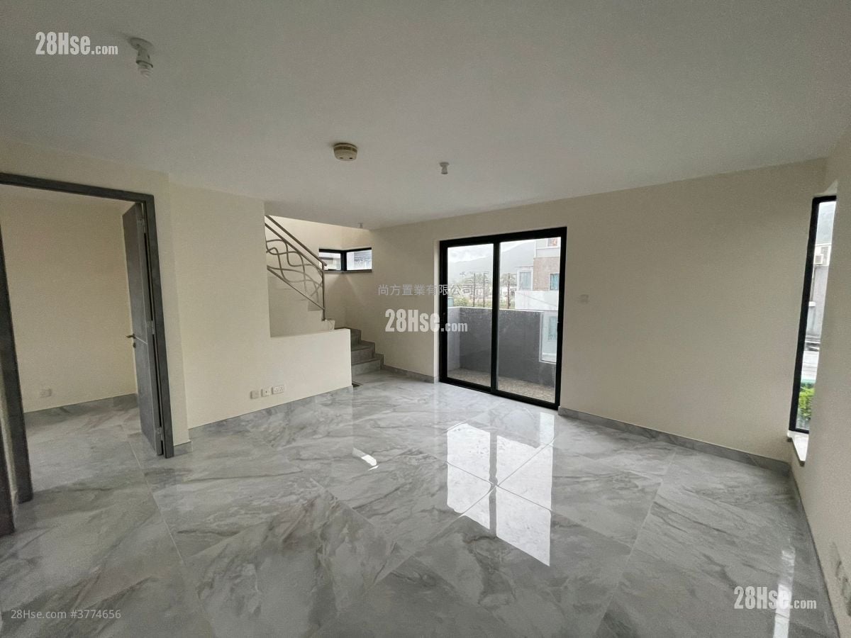 村屋 售盘 3 房 , 2 浴室 700 平方尺