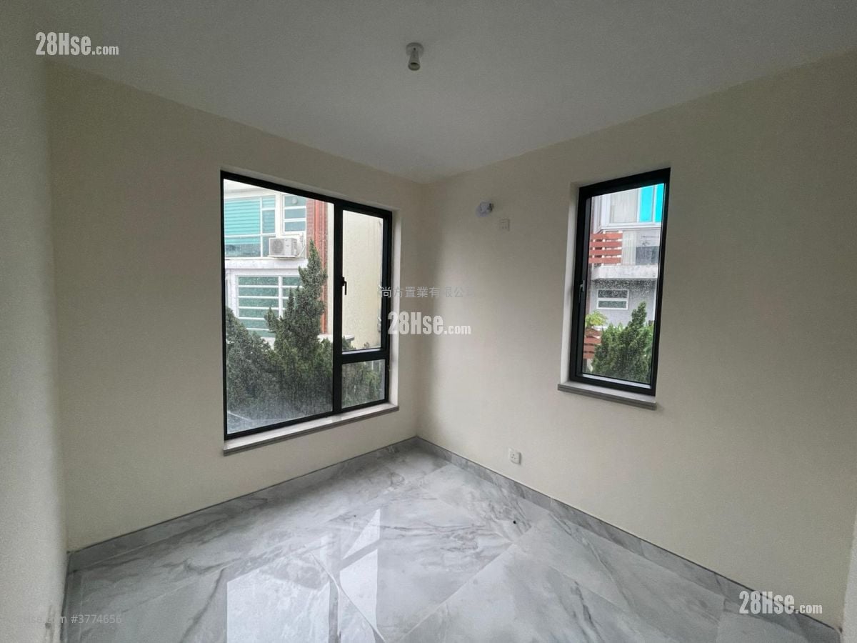 村屋 售盘 3 房 , 2 浴室 700 平方尺