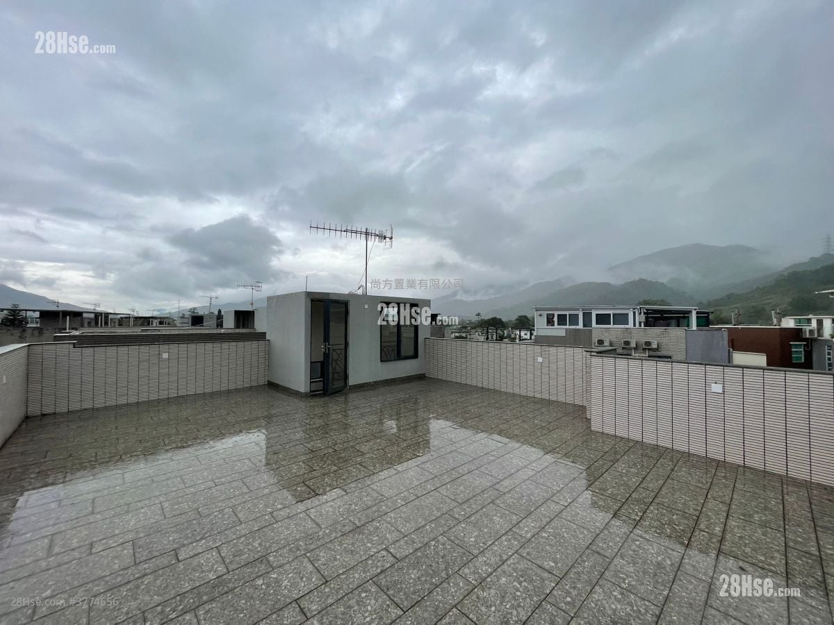 村屋 售盘 3 房 , 2 浴室 700 平方尺