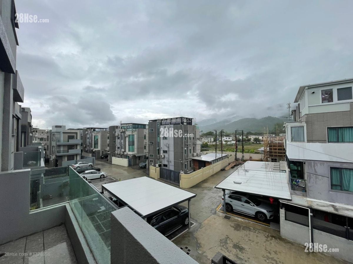 村屋 售盘 3 房 , 2 浴室 700 平方尺