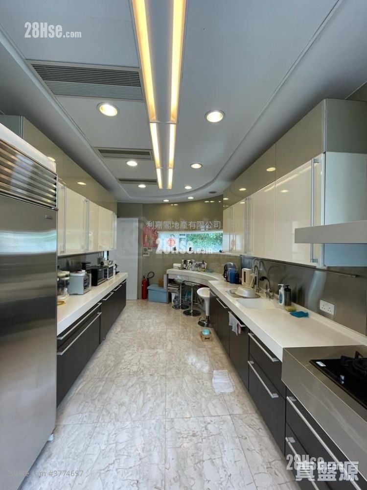 The Great Hill Sell 4 Bedrooms , 3 Bathrooms 3,128 ft²