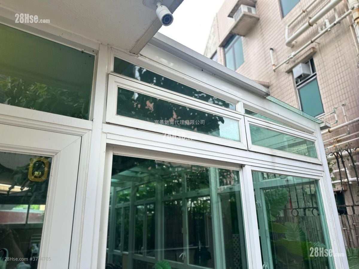 Village Sell 3 Bedrooms , 3 Bathrooms 1,306 ft²