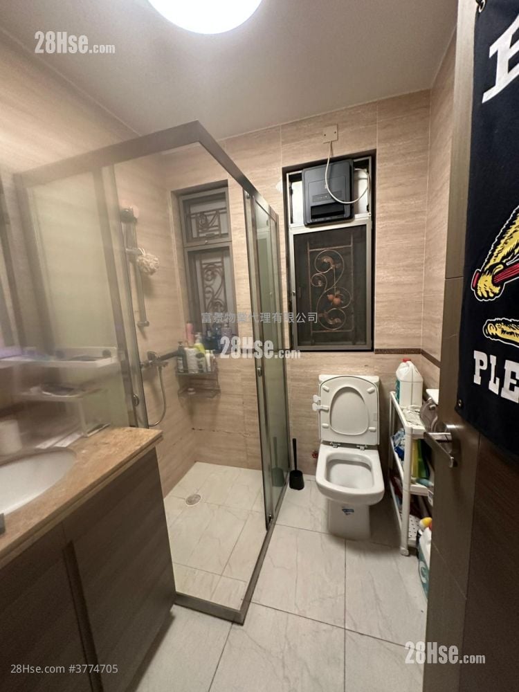 Village Sell 3 Bedrooms , 3 Bathrooms 1,306 ft²