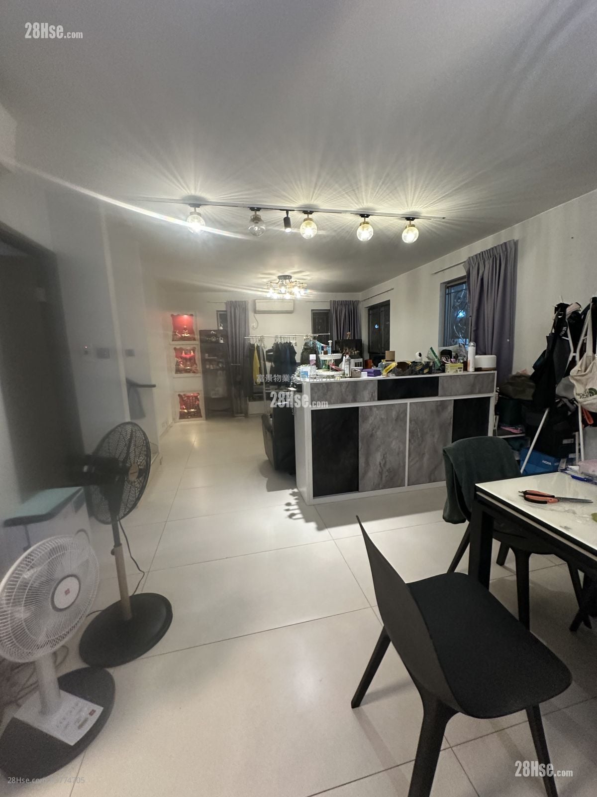 Village Sell 3 Bedrooms , 3 Bathrooms 1,306 ft²