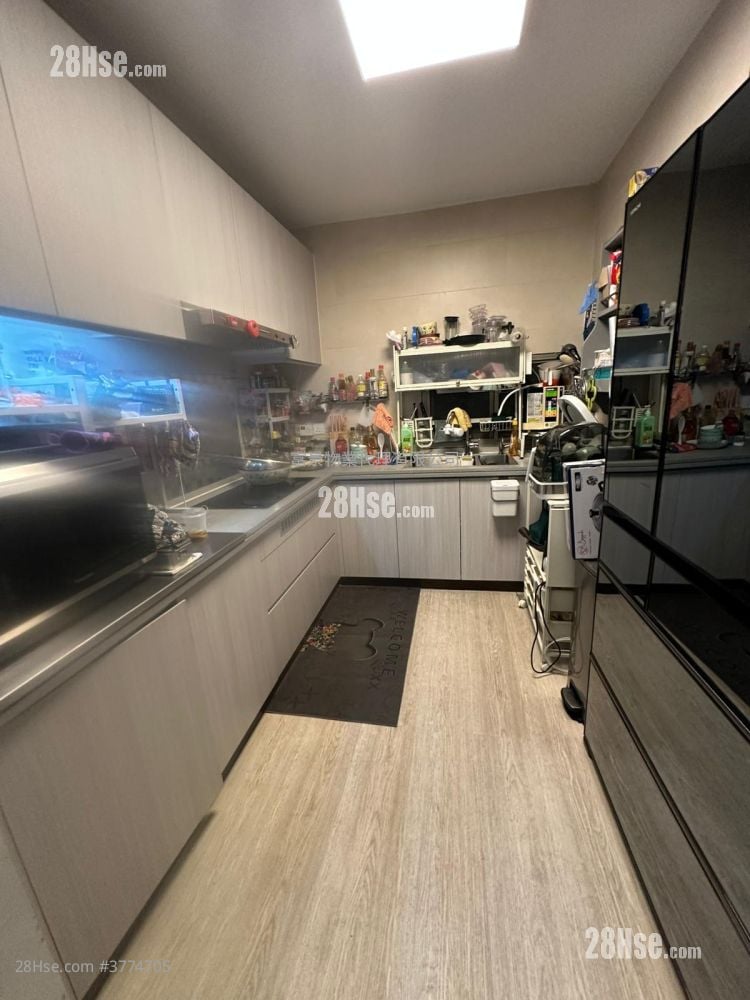 Village Sell 3 Bedrooms , 3 Bathrooms 1,306 ft²