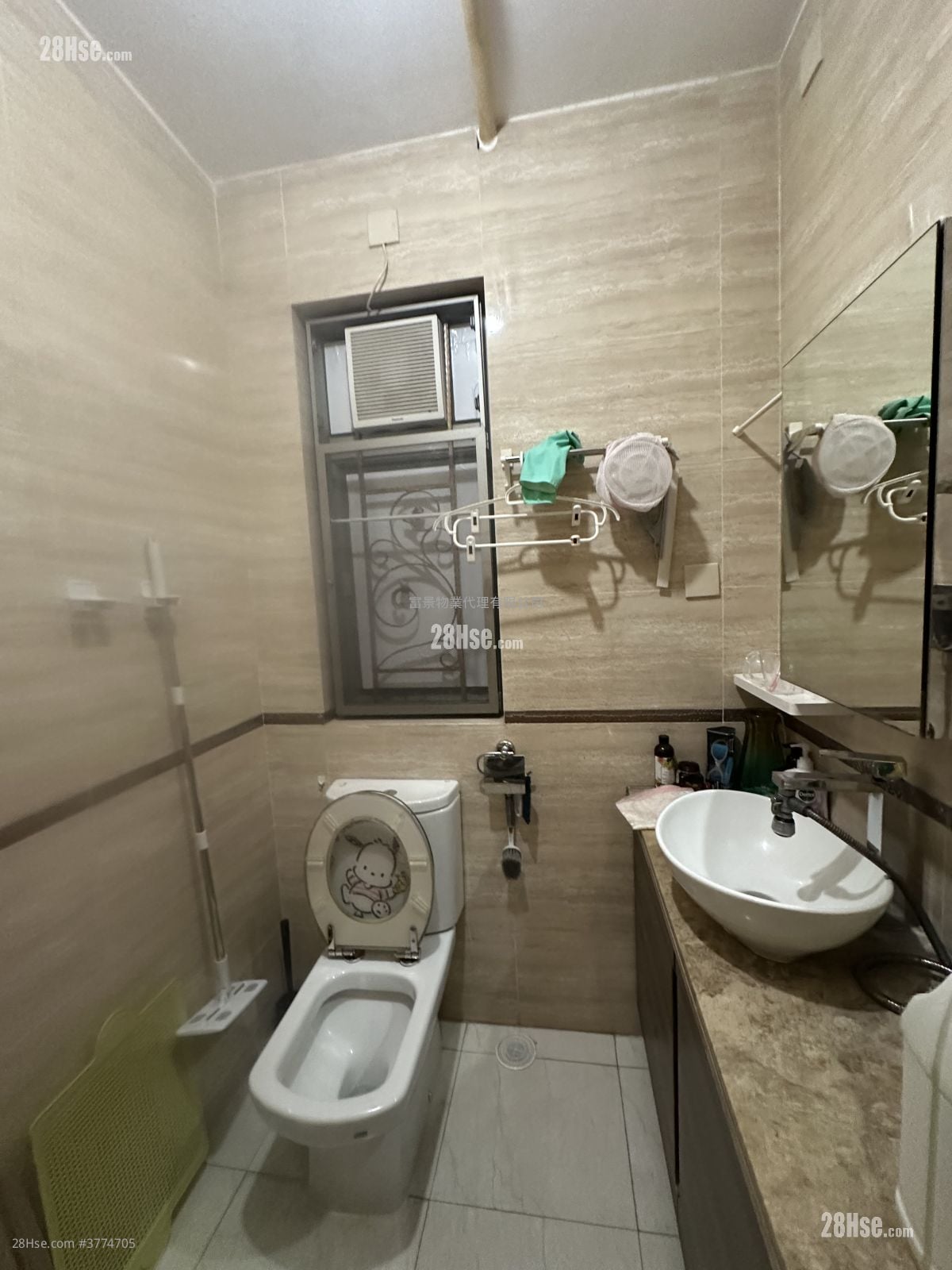 Village Sell 3 Bedrooms , 3 Bathrooms 1,306 ft²