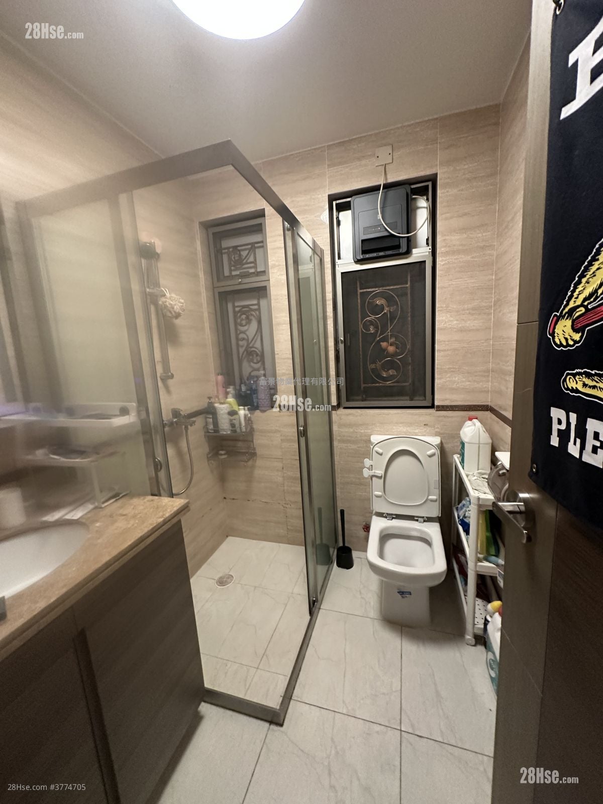 Village Sell 3 Bedrooms , 3 Bathrooms 1,306 ft²