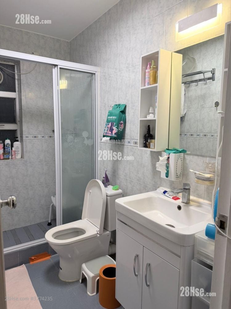 Tong Min Tsuen Sell 3 Bedrooms , 1 Bathroom 700 ft²