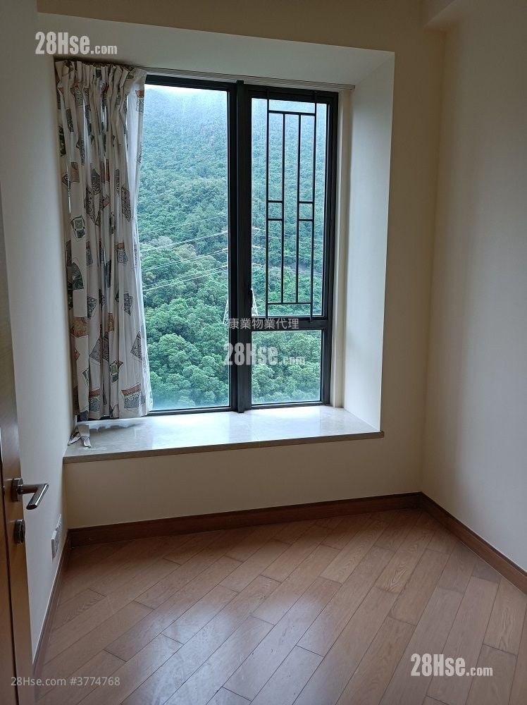 Aria Sell 3 Bedrooms 755 ft²