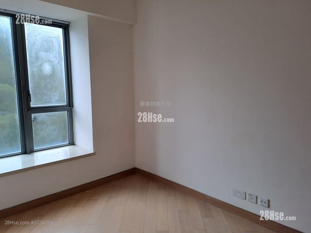 Aria Sell 3 Bedrooms 755 ft²