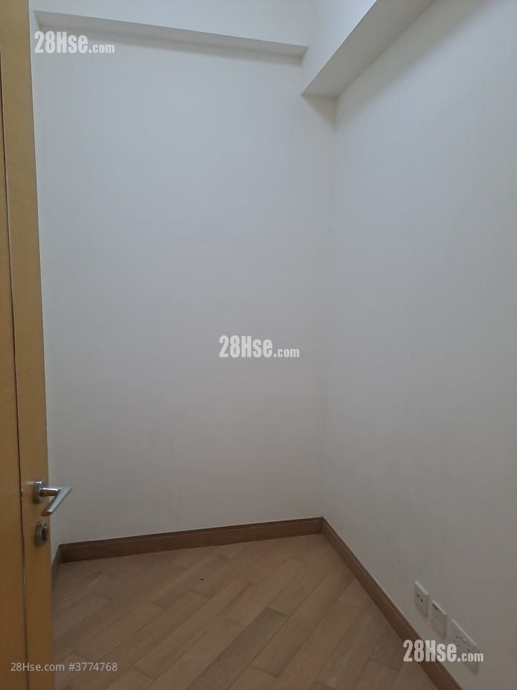 Aria Sell 3 Bedrooms 755 ft²