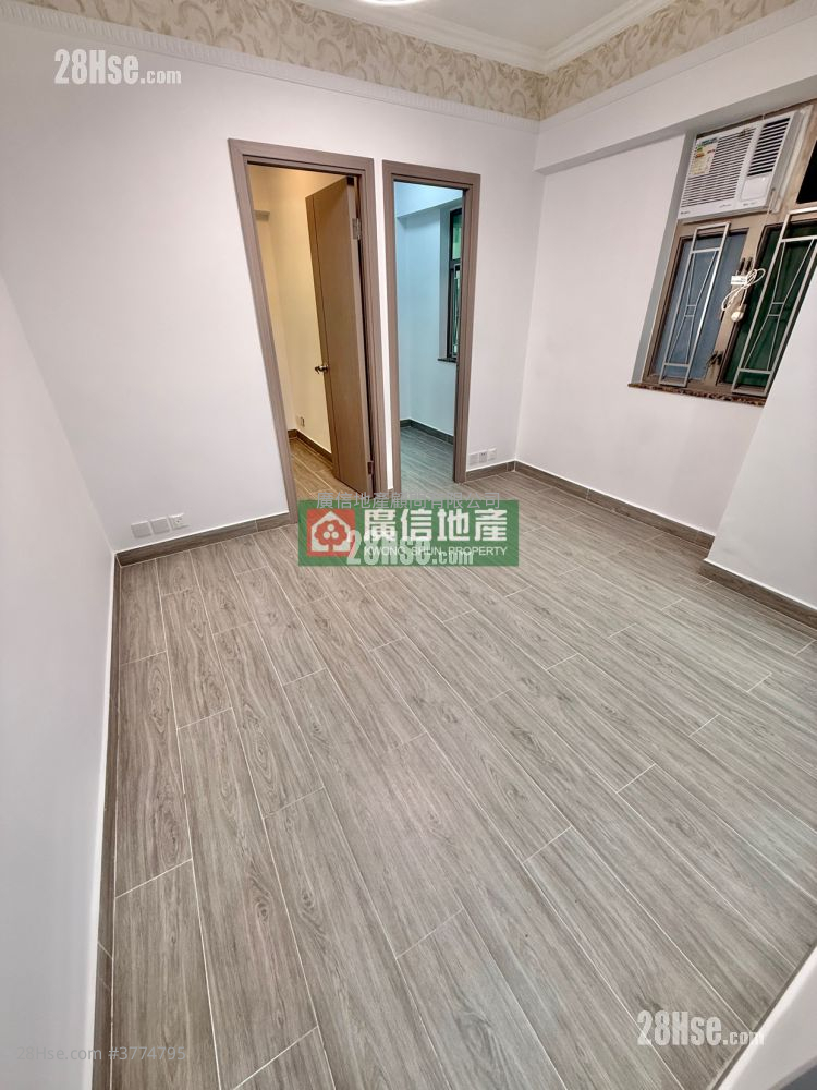 Chung Hing Building Sell 3 Bedrooms , 1 Bathroom 374 ft²