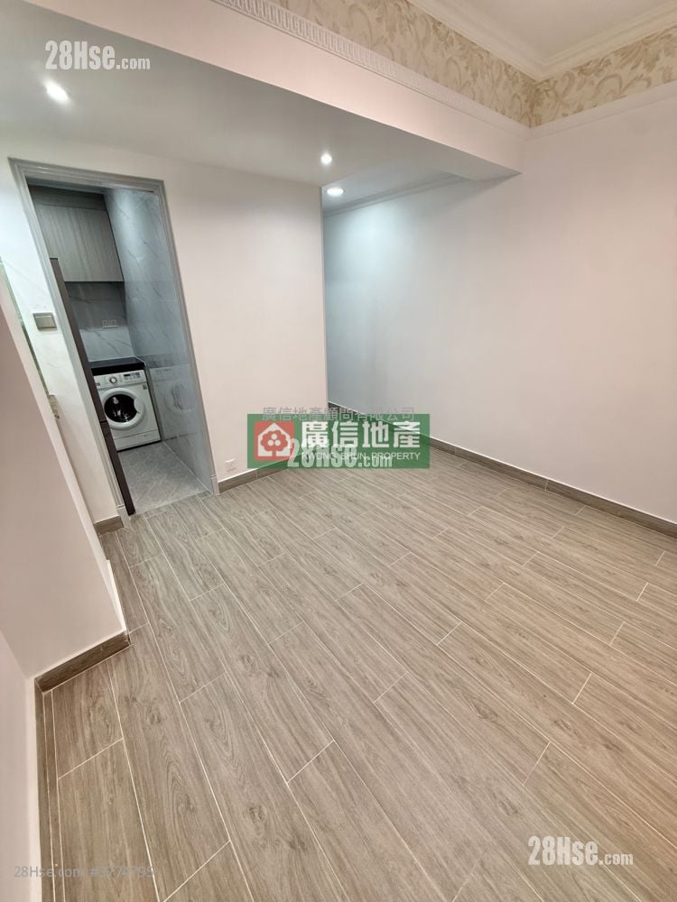 Chung Hing Building Sell 3 Bedrooms , 1 Bathroom 374 ft²