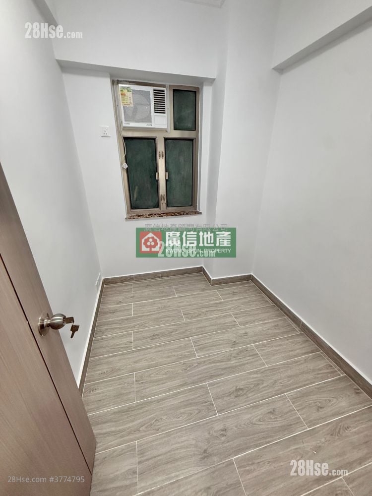 Chung Hing Building Sell 3 Bedrooms , 1 Bathroom 374 ft²