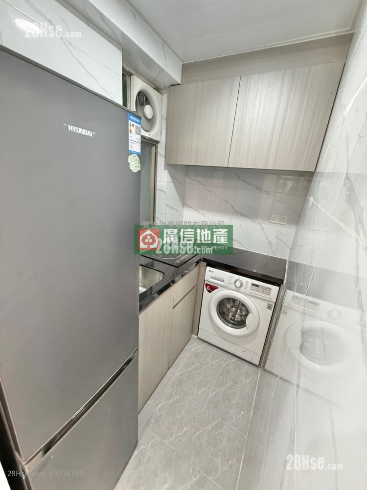 Chung Hing Building Sell 3 Bedrooms , 1 Bathroom 374 ft²