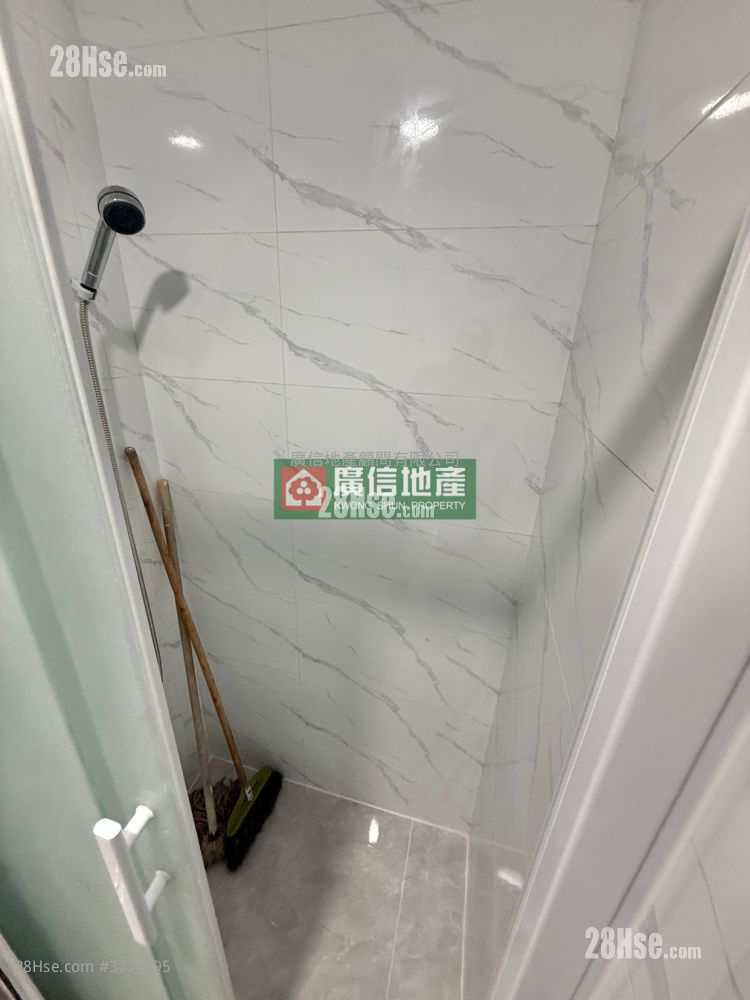 Chung Hing Building Sell 3 Bedrooms , 1 Bathroom 374 ft²