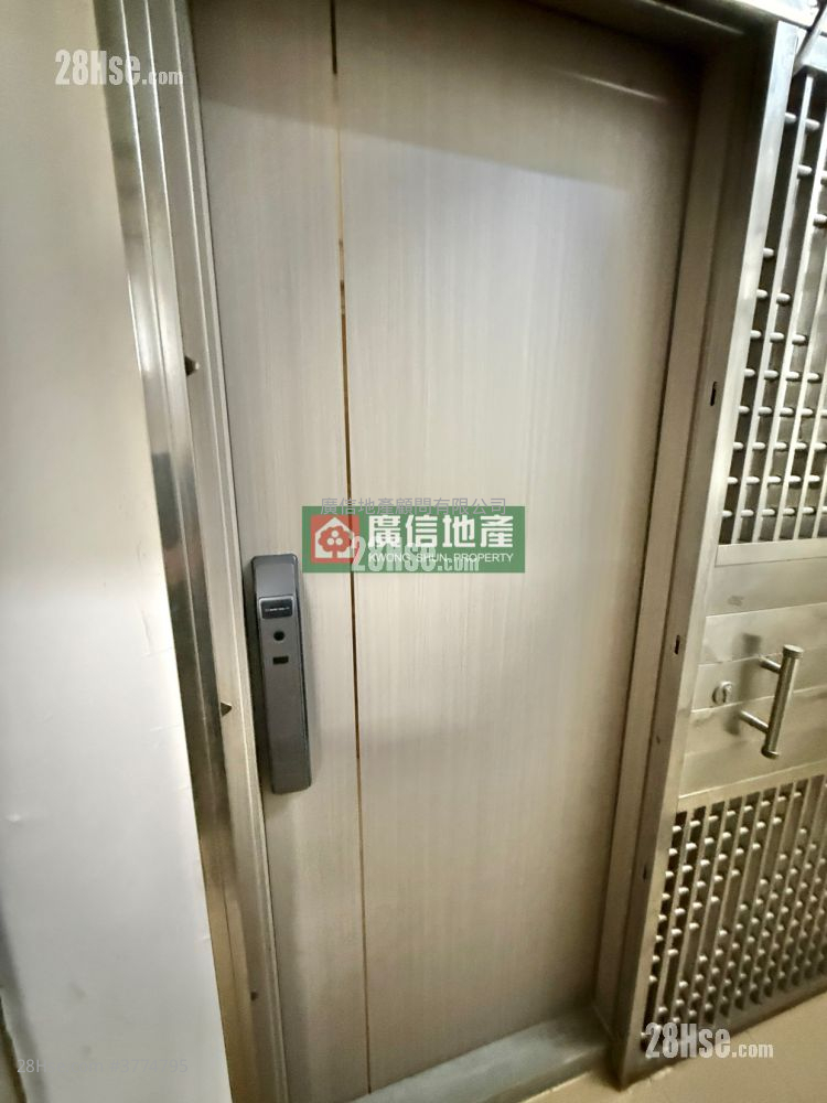 Chung Hing Building Sell 3 Bedrooms , 1 Bathroom 374 ft²
