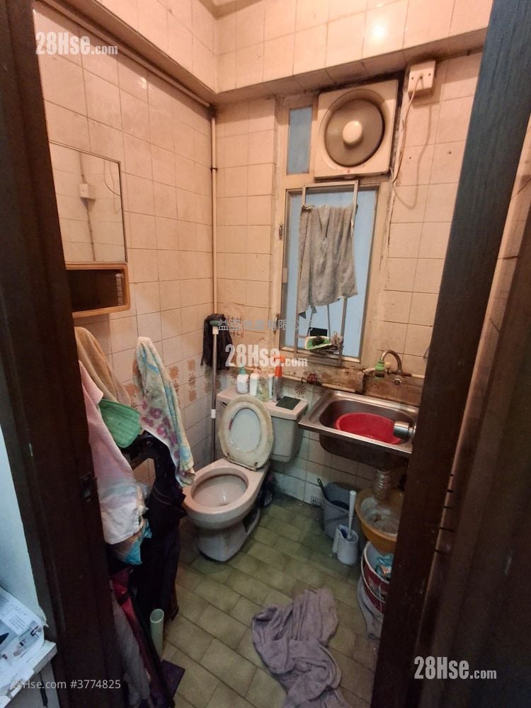Wing Shing House Sell 1 Bedroom , 1 Toilet 400 ft²