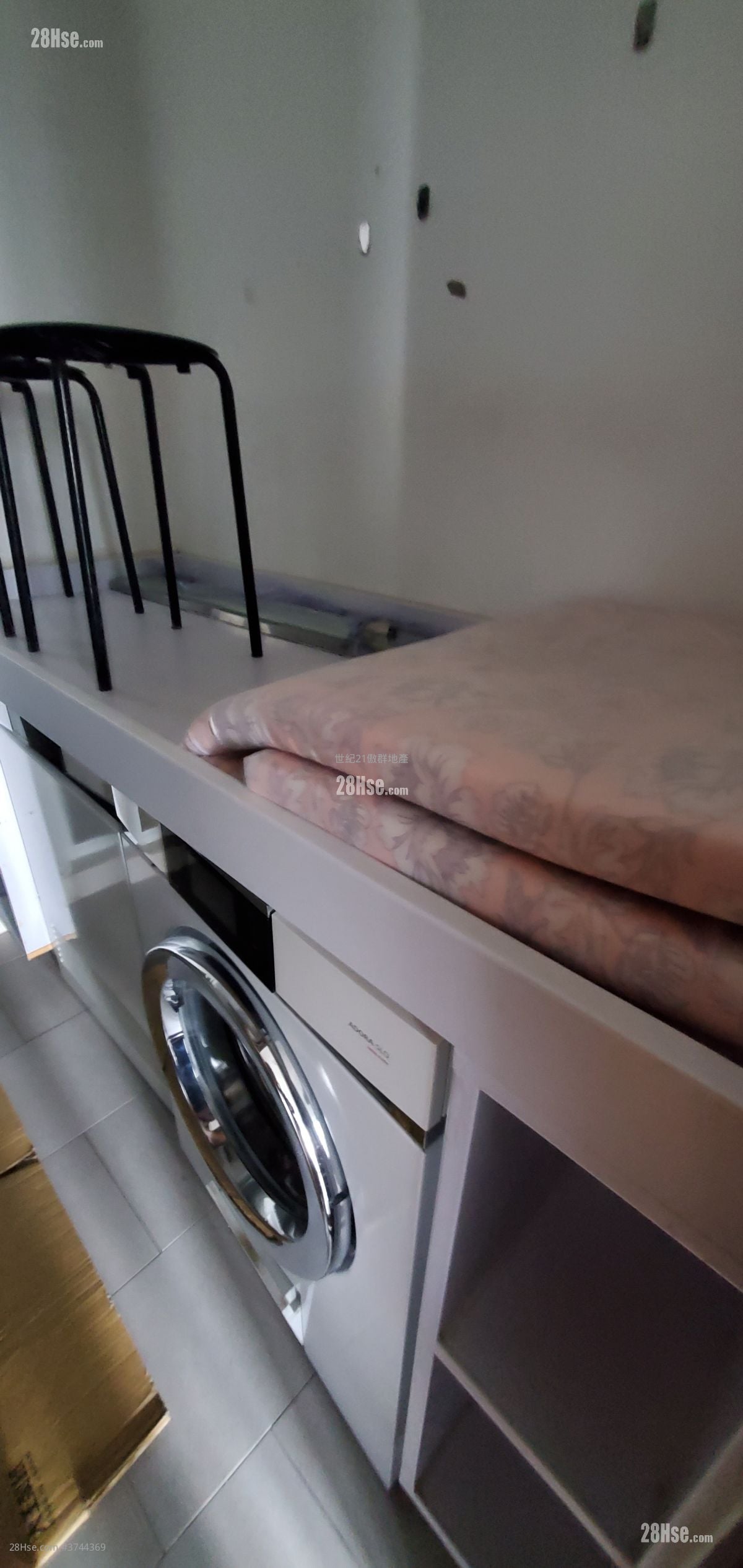 Paxton Sell 3 Bedrooms , 2 Bathrooms 944 ft²