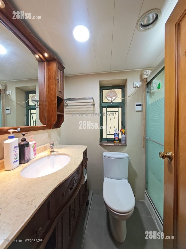 Majestic Park Rental 3 Bedrooms , 2 Bathrooms 800 ft²