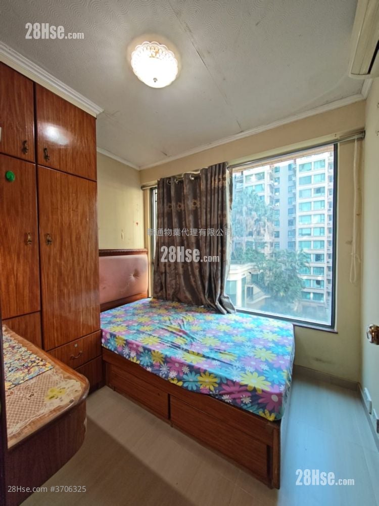 Majestic Park Rental 3 Bedrooms , 2 Bathrooms 800 ft²