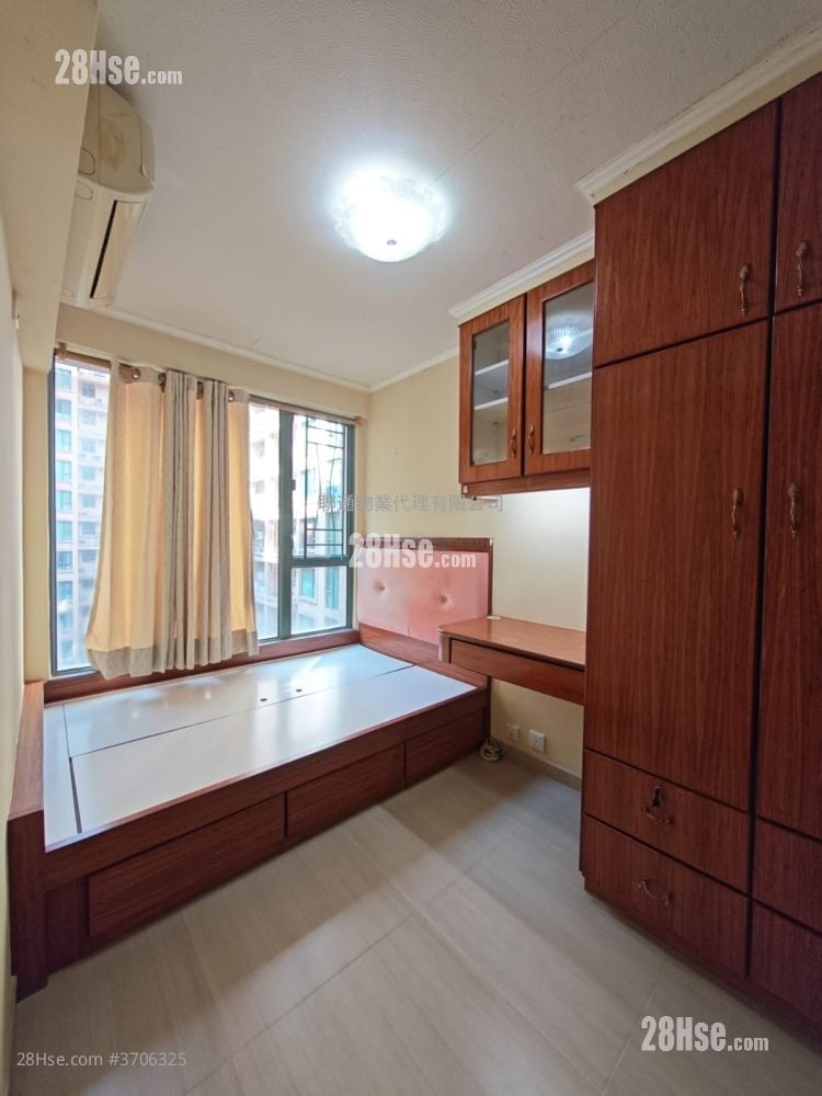 Majestic Park Rental 3 Bedrooms , 2 Bathrooms 800 ft²