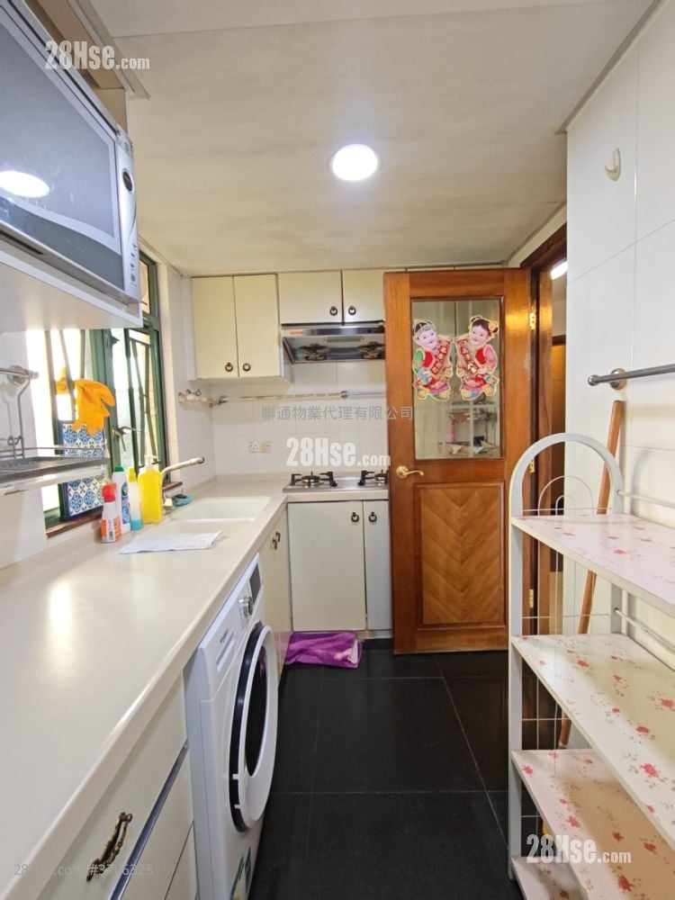 Majestic Park Rental 3 Bedrooms , 2 Bathrooms 800 ft²