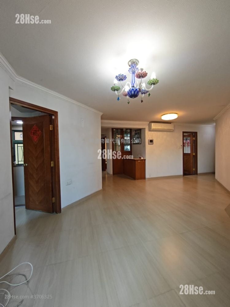 Majestic Park Rental 3 Bedrooms , 2 Bathrooms 800 ft²