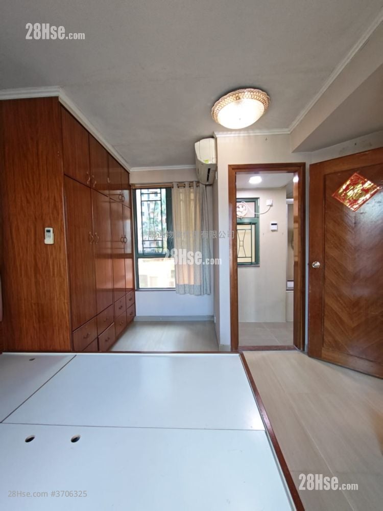 Majestic Park Rental 3 Bedrooms , 2 Bathrooms 800 ft²