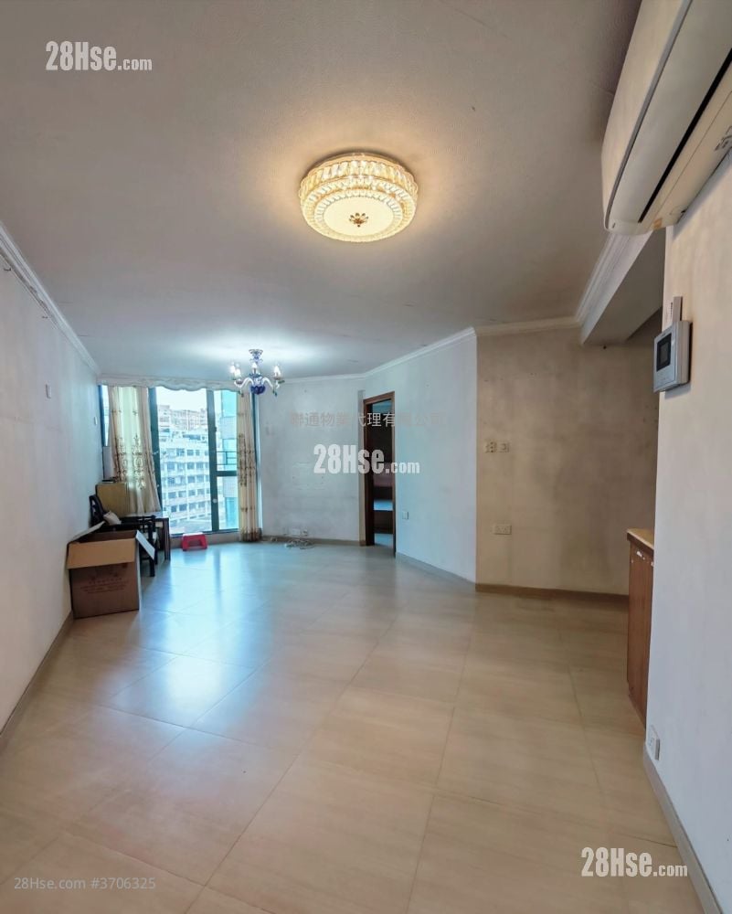 Majestic Park Rental 3 Bedrooms , 2 Bathrooms 800 ft²