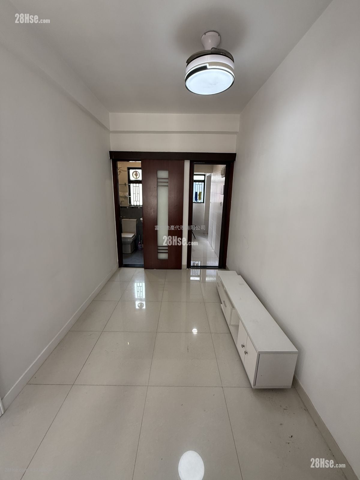 Tak Yue Mansion Sell 2 Bedrooms , 1 Bathroom 315 ft²