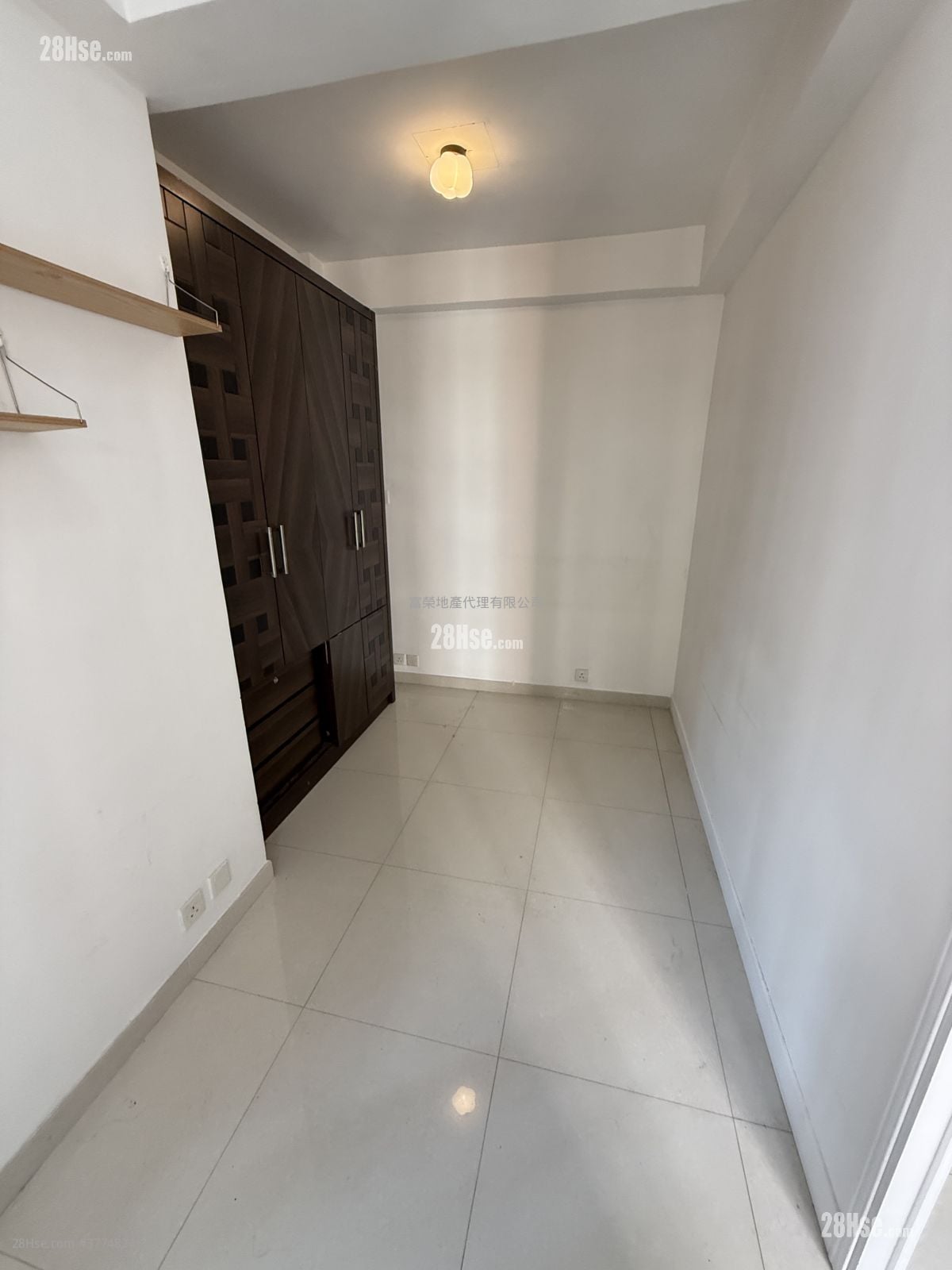 Tak Yue Mansion Sell 2 Bedrooms , 1 Bathroom 315 ft²