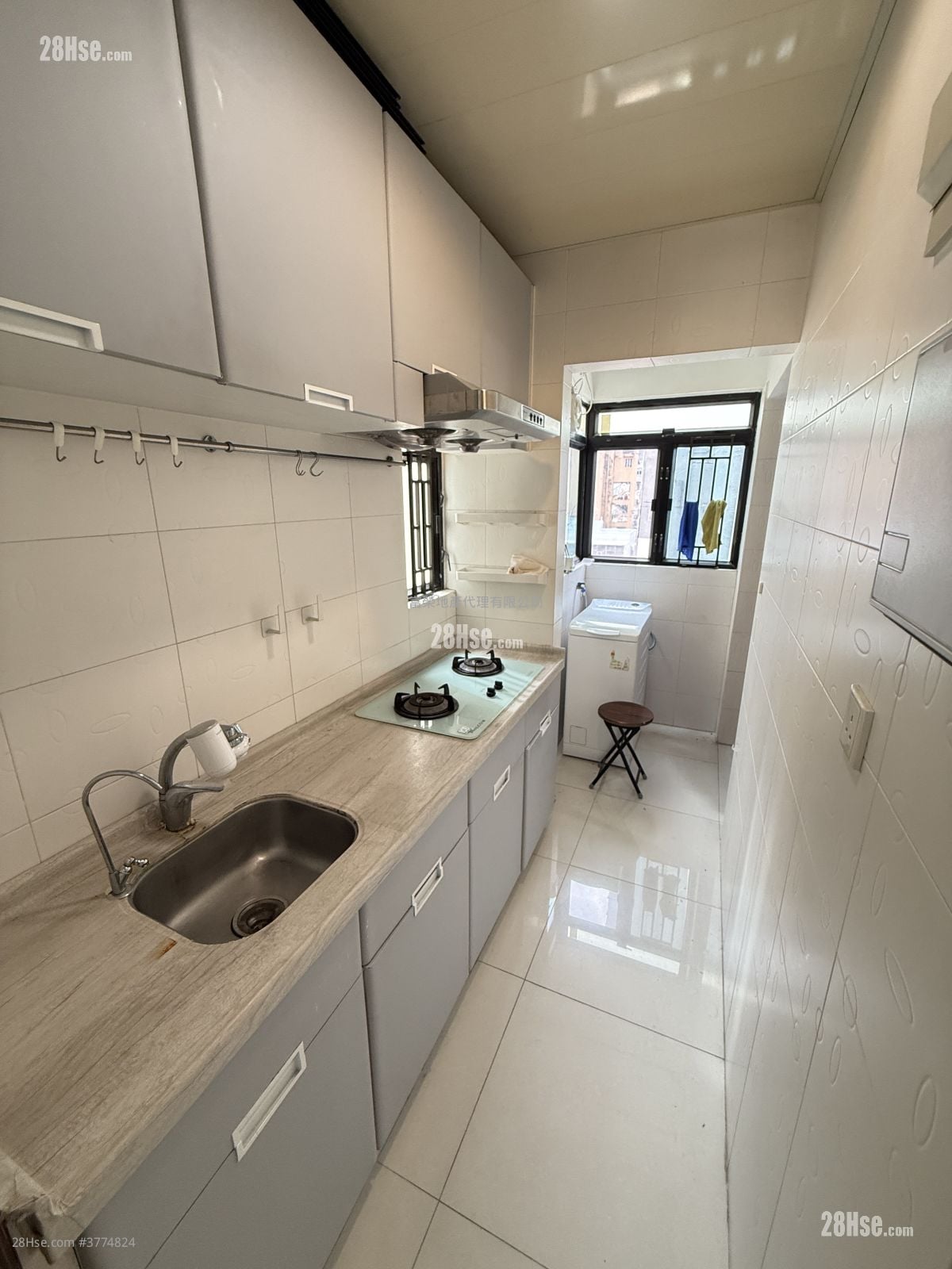 Tak Yue Mansion Sell 2 Bedrooms , 1 Bathroom 315 ft²