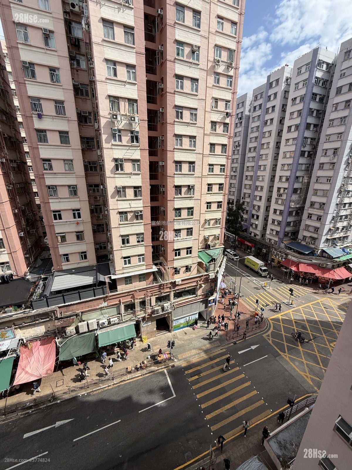 Tak Yue Mansion Sell 2 Bedrooms , 1 Bathroom 315 ft²